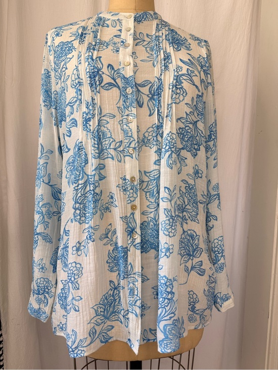 Nanette Lepore Tops - Nanette Lepore, Floral Toile Inspired Crinkle Blouse sz S